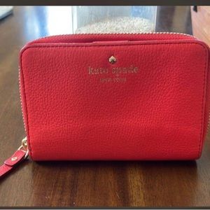 Kate Spade Red wallet.Excellent condition 💖🌺